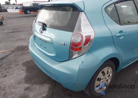 2014 Toyota Prius C Two z USA, uszkodzony, nr VIN JTDKDTB37E1074085
